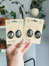 Load image into Gallery viewer, Dried Queen Anne&#39;s Lace - Simple Black Earrings
