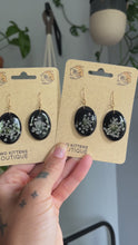 Load and play video in Gallery viewer, Dried Queen Anne&#39;s Lace - Simple Black Earrings

